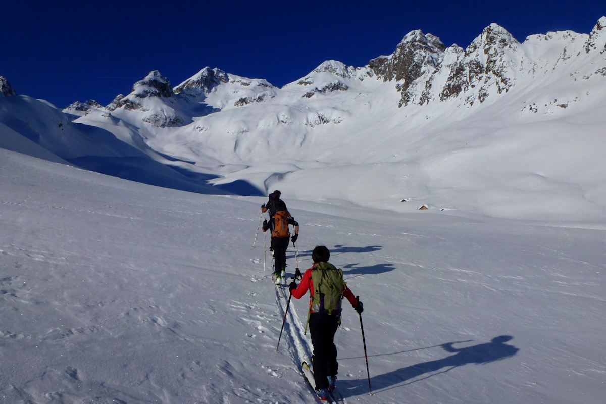 Vallon du Bacheux : Les chalets sont à peine visibles, sous l'épaisse couche de neige.
