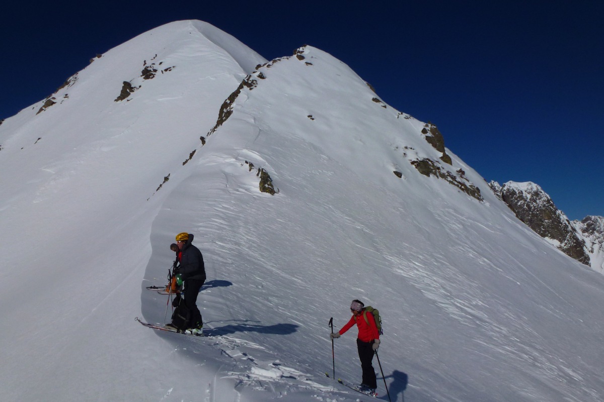Col de la Lavoire (2382m) : Prêts pour plonger versant SO.