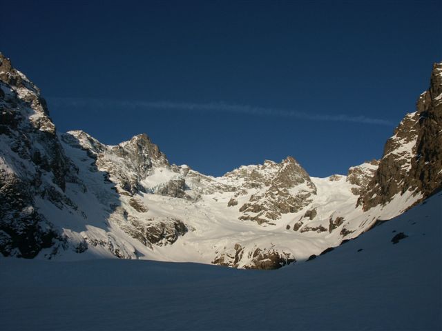 Col Claire : De gauche à droite : col Claire, Pic Gaspard et glacier de l'Homme.