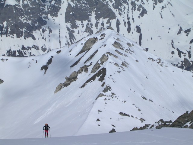 Début de l'arête ouest : Le Roc du Blanchon en arrière plan
Nous ne verrons plus personne sur l'itinéraire