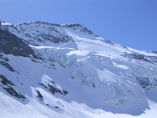 Aiguille du Génépy : L'aiguille du Génépy avec 3 cassures de départ de plaques