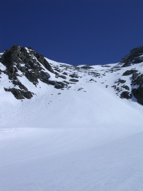 Couloir S-SO : Le large couloir S-S0 parsemmé des rochers.
Malgré les apparences ça passe bien
