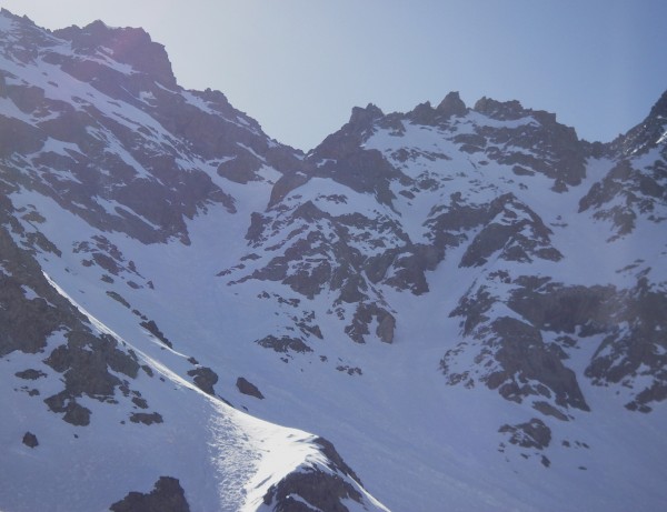 Couloir Ouest : Le couloir Ouest du col d'Aillot.
Le col est encore caché.