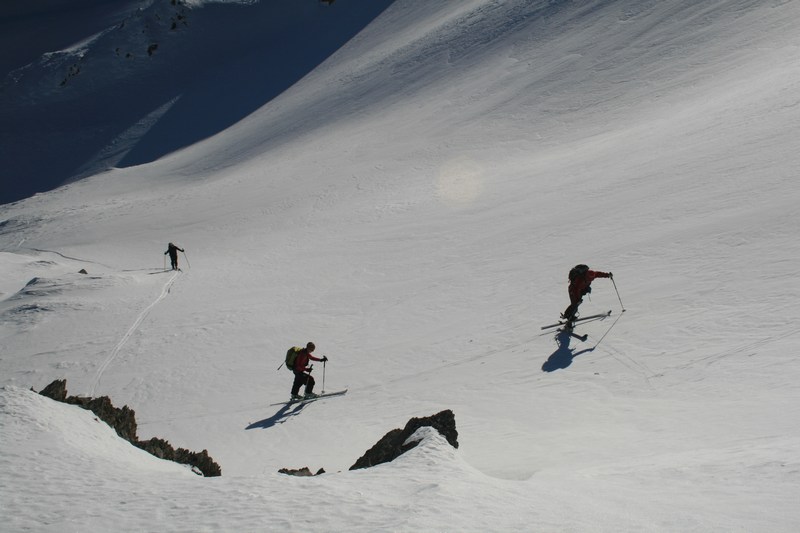 Montée vers le col du Lauzon : neige portante; quel plaisir pour le traceur!