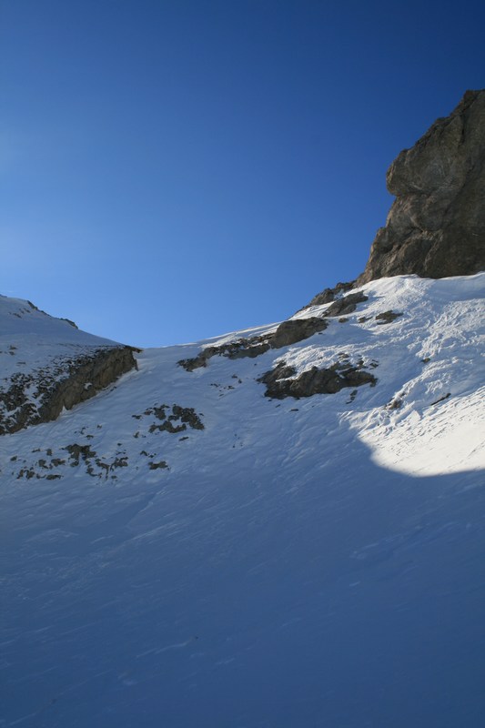 Pour accéder au col du Lauzon : un petit coup de cul qui nécessite de mettre les skis sur le sac.