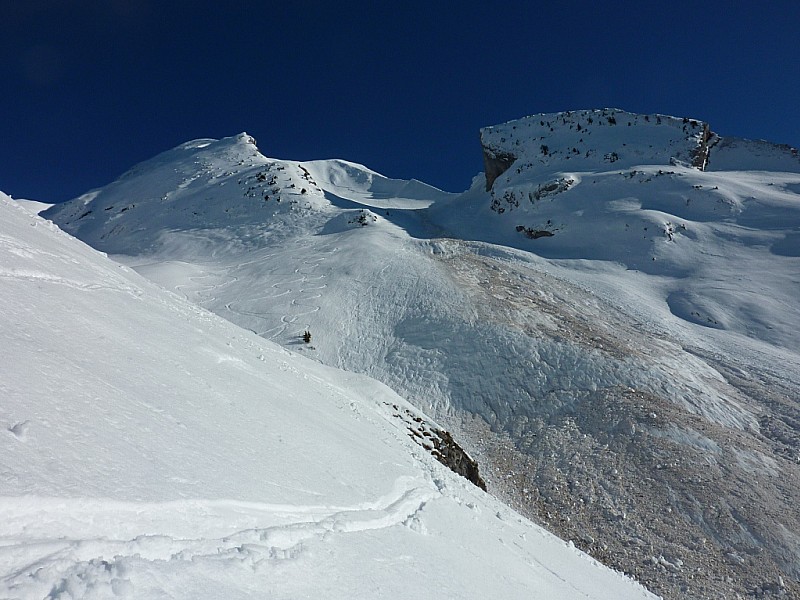 Avalanche : La grosse avalanche descendue de la face W du Charvin.