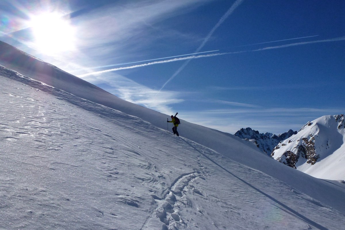 Montée au col des Balmettes : Courte montée, mais attention aux plaques de glace.