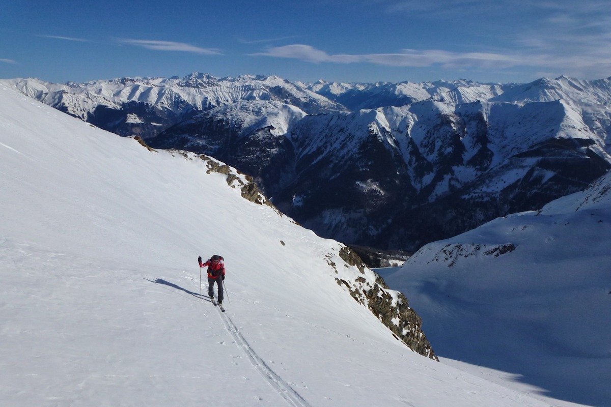 Repeautage : Montée dans les pentes sud au dessus de la Combe.