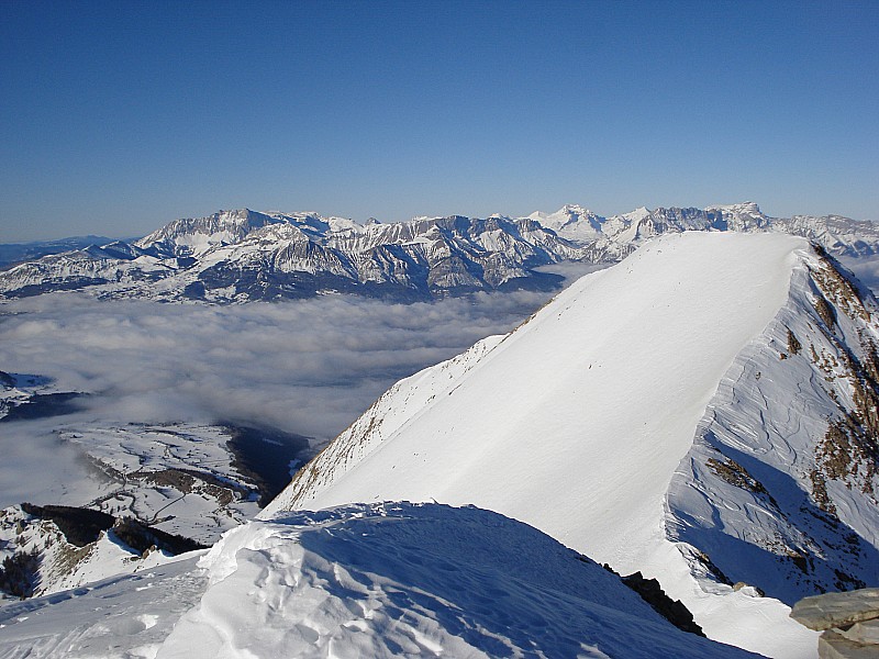 Brouillard sur bayard : le broullard accroche le col