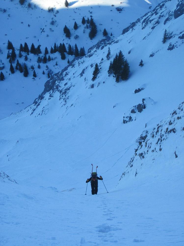Le début des hostilités : Fini les skis aux pieds.