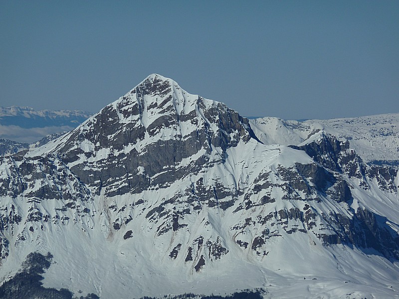 Charvin : SE du Charvin en conditions parfaites pour le dry-skiing.