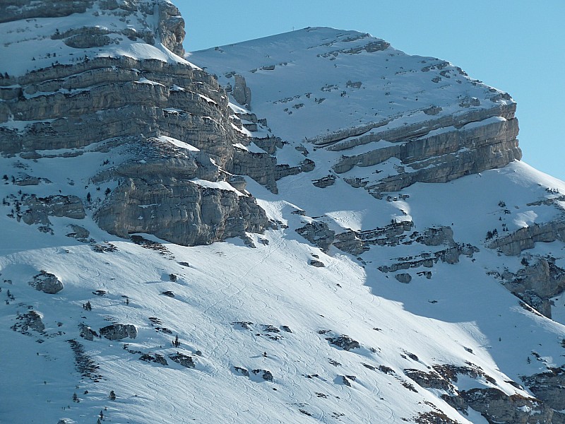 Depuis Pravouta : Pas de l'Oeille garni à souhait, mais béton à cette heure