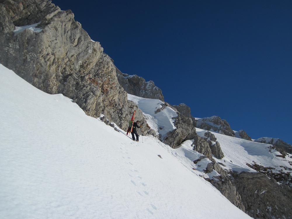 non loin du col du Rasoir : Direction le verrou verglacé.