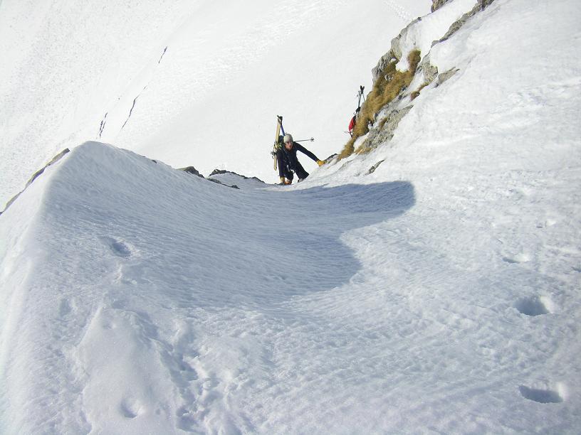 Verrou en glace : Crampons et piolet conseillés.