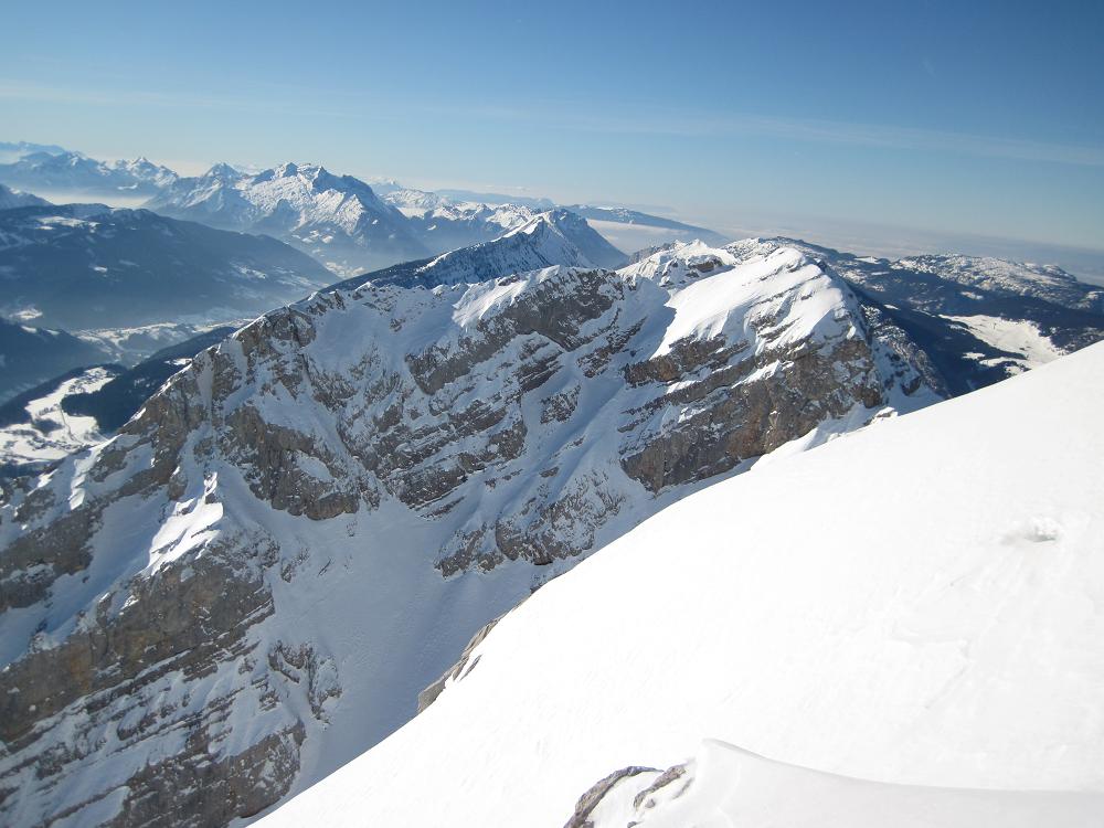 Face Nord Est du Jalouvre : La rampe manque encore un peu de neige.
