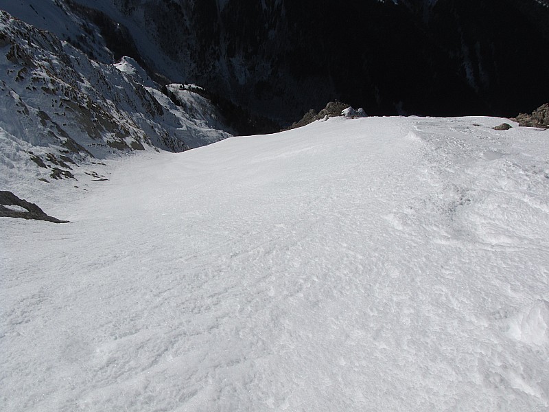 Départ du couloir : vue sur la variante, à droite les anciennes traces