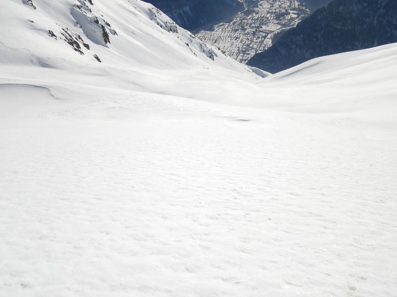 Descente vers les Chalanches : Vastes espaces, avant un terrain plus technique mais toujours sympa à skier