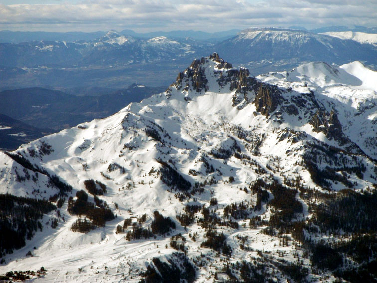 Tête de Chante-Perdrix : Réallon et les Aiguilles de Chabrières