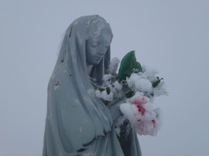 Andey : La Vierge et son bouquet de glace