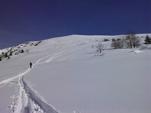 Descente du sommet... : Peu de courbes...mais des tranchées..