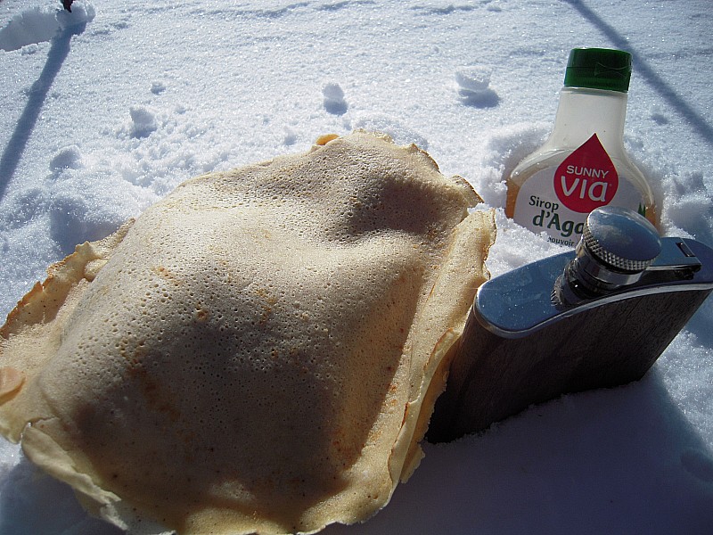 roche de midi : le repas du jour: crepes maison-sirop d'agave et chartreuse. TROP BON