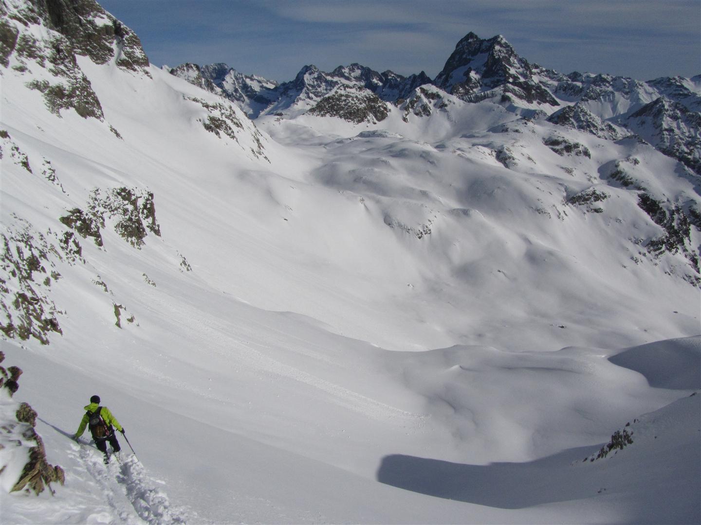 col des Lauzières : descente du versant est, chargé