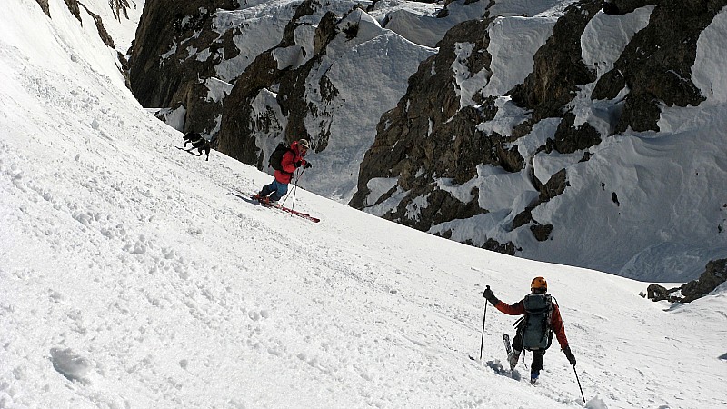 Au zoom : Le trio plus bas.