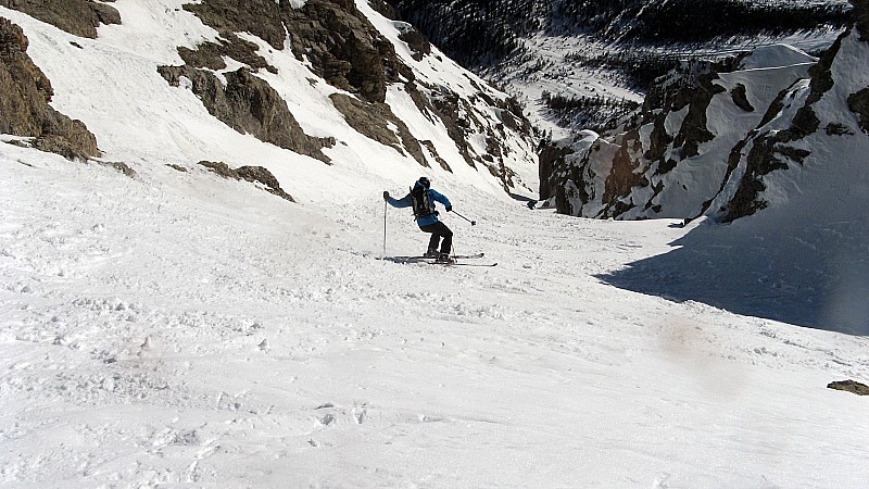 Toni enchaine : le couloir est bien rempli.