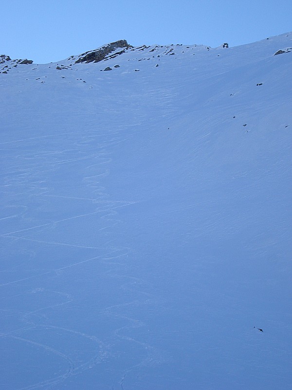 la descente très correcte : belle combe relativement protégée des vents fous de cet hiver
