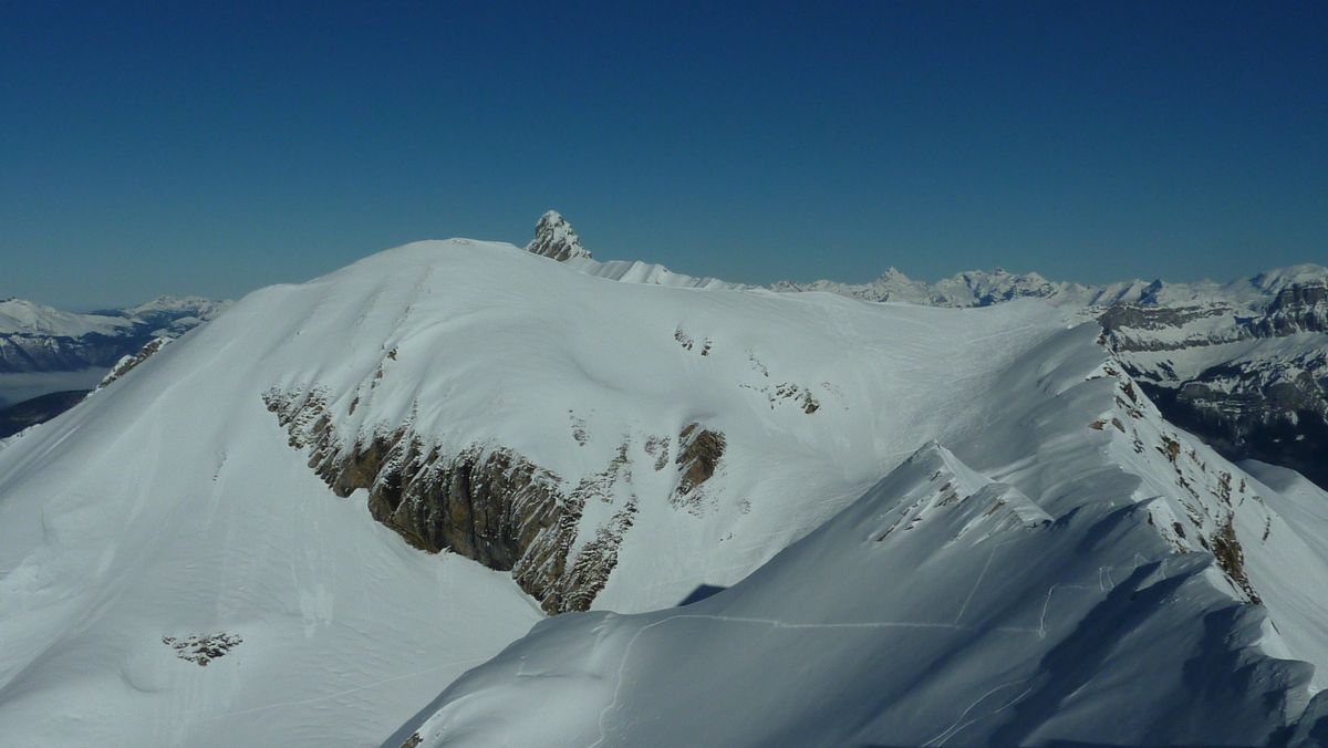 Ambrevetta-Tardevant : au 1er plan, la trace dans la combe de Tardevant que je vais prendre pour rejoindre le point 2415