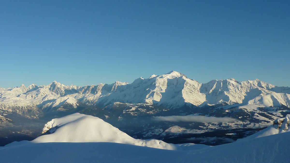 Massif du Mont Blanc : la lumiere descend sur ce massif extraordinaire