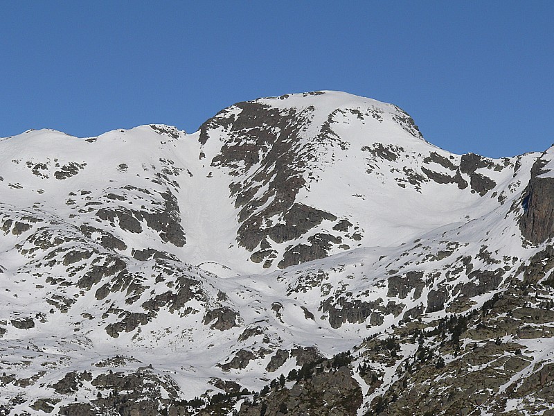 Pic d'Anrodat : Joli couloir débouchant dans l'étang de l'isla .