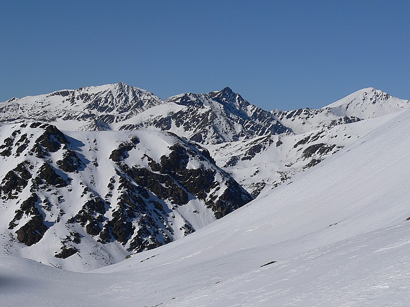 Pic de la Cabaneta : Pic de l'Estyanyo, autre Pic de la Cabaneta et Serrere