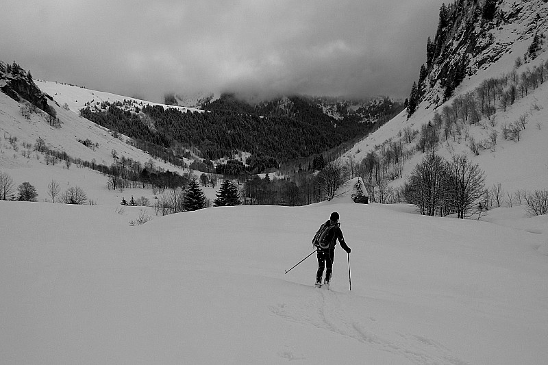 Tour du roc d'enfer : changement de temps  dans le vallon du Foron...