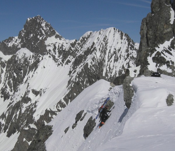col du Says : A gauche le raide versant Valgau, à droite les pentes débonnaires du glacier du Says