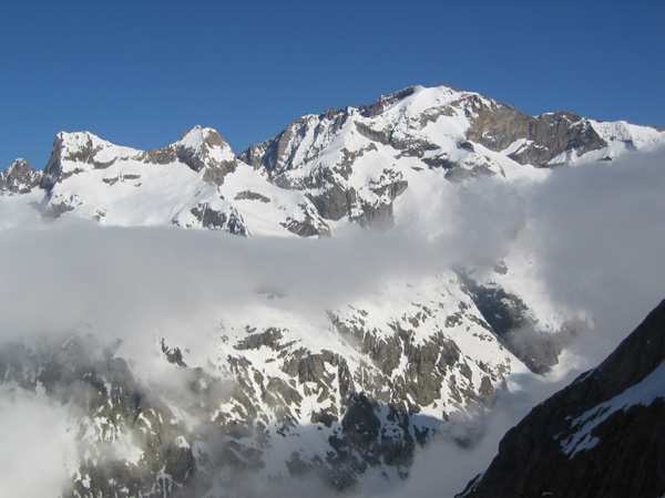 Rateau et Replat : Le soleil est bien là. On voit que la fond du vallon est encore dans le brouillard