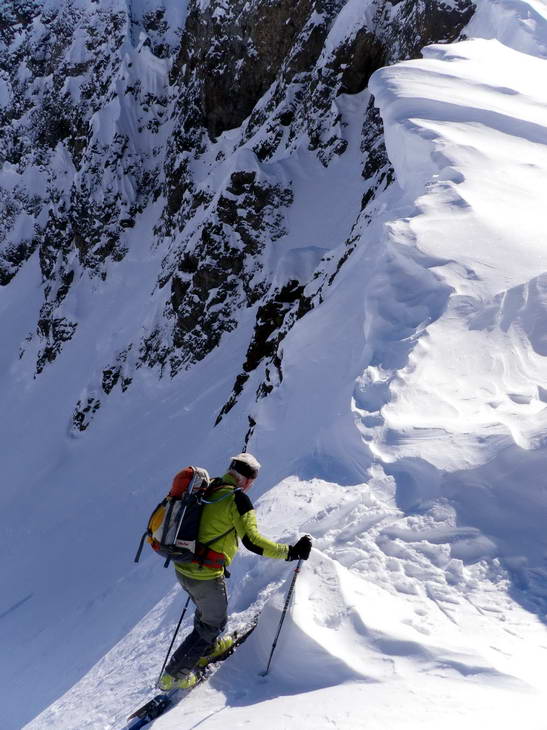 Le col : Ben oui, pas de corniche, presque déçus...
