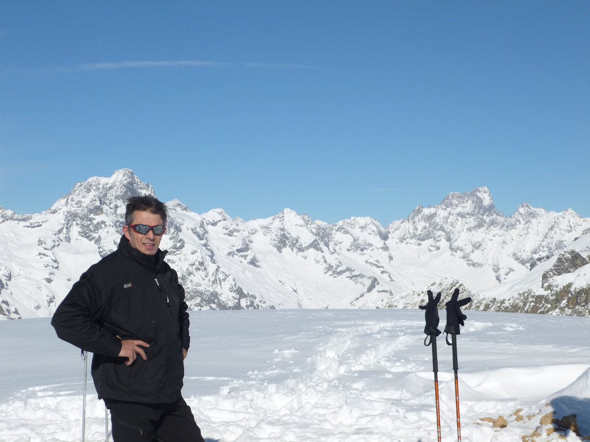 Frank au sommet : Rouies et Barre des Ecrins.