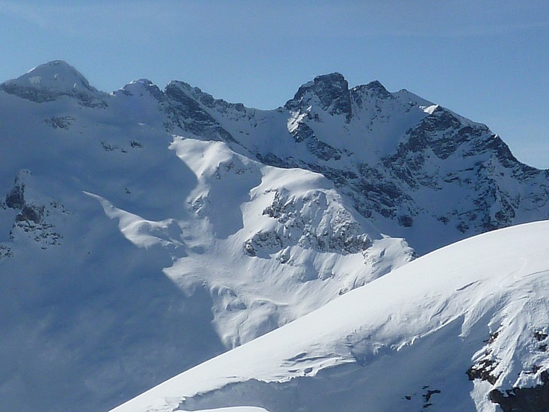 vue du sommet : pointe des moutières à gauche, pic de mal cros à droite
