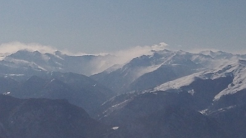 Pyrénées : Neige emportée par le vent
