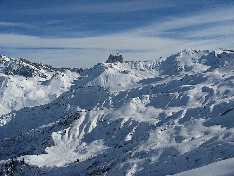 Pierra menta : Sous l'oeil de la reine