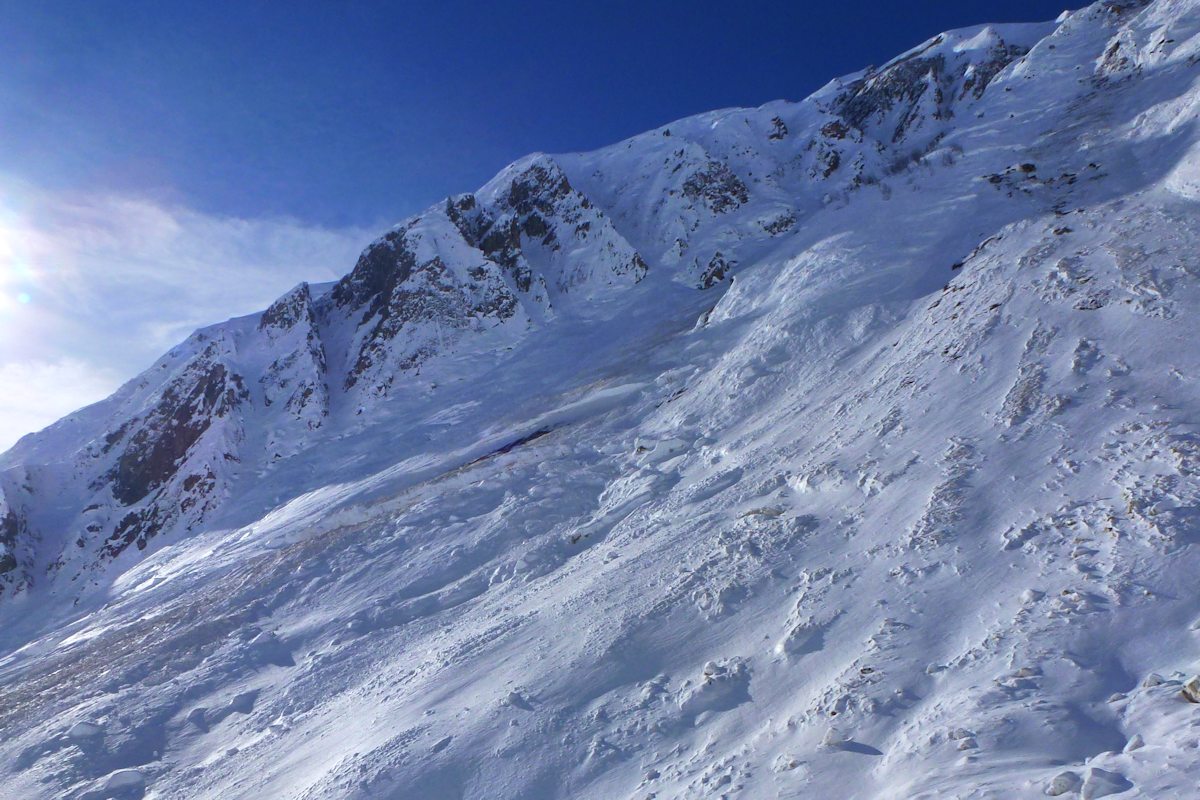 Vallon de Forand : D'énormes avalanches de part et d'autre.