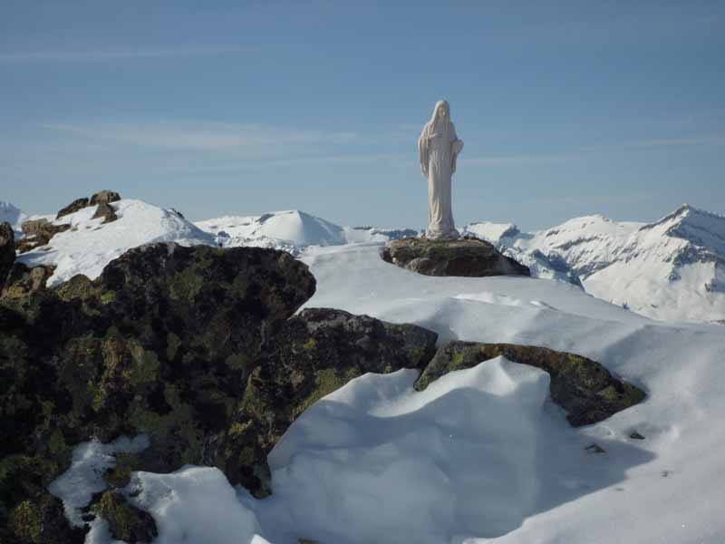 vue d'ensemble : La vierge au sommet