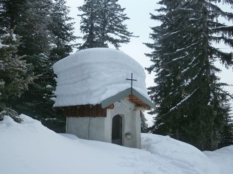 Oratoire de Crévolard : Y'a de la neige!