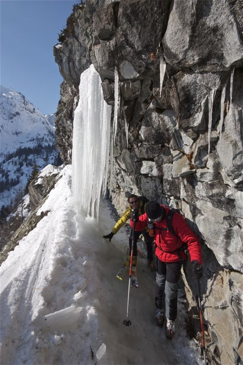 Col de Fenestral en traversée : Chemin des Marécottes.
