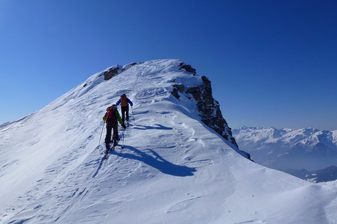 Pointe du Dzonfié (2455 m) : Jean-Louis et Camille à l'approche du sommet.