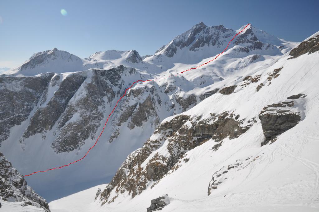 Itinéraire : Belle vue d'ensemble, de la descente, grâce aus skieurs dans le couloir des Tougnes, merci!