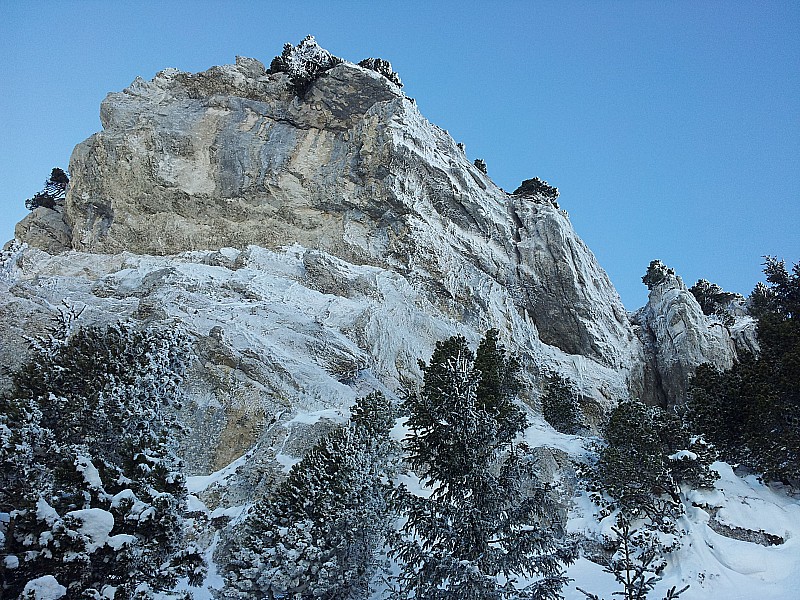 sortie du cirque : étranges rochers farinés...