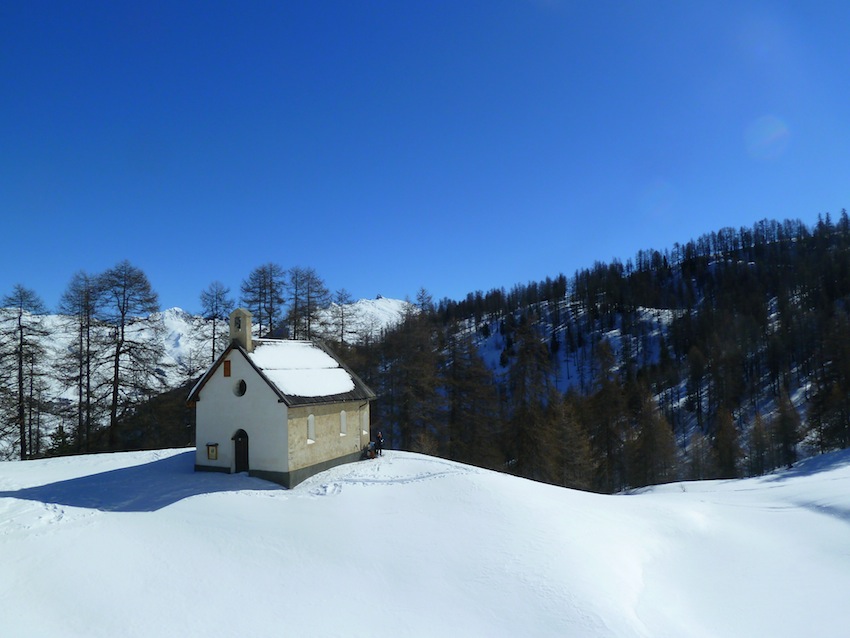 Chapelle de Saint Simon : Devant le bois Éponyme