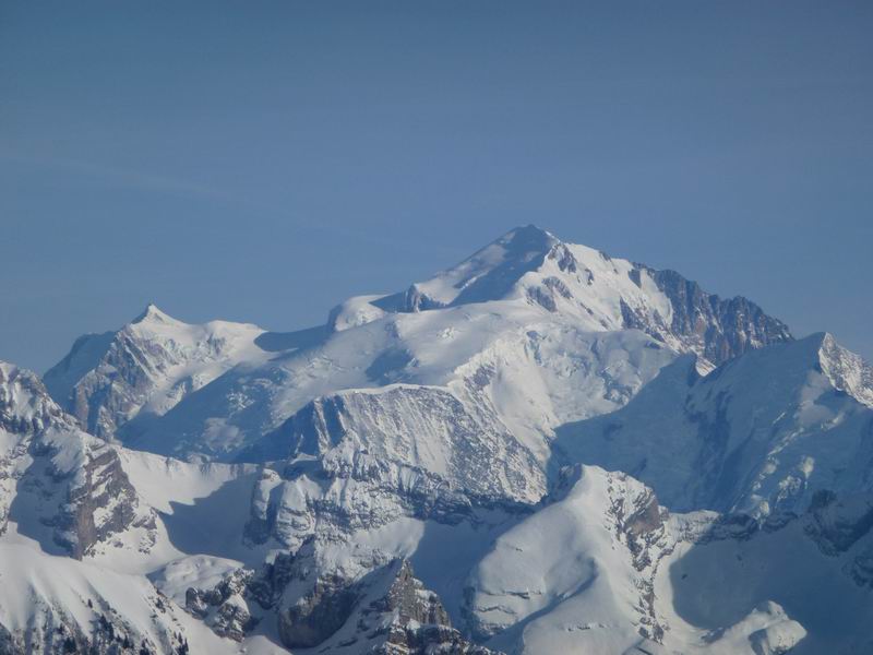 Sur Cou : Regardez bien, on voit les 2 refuges du Goûter